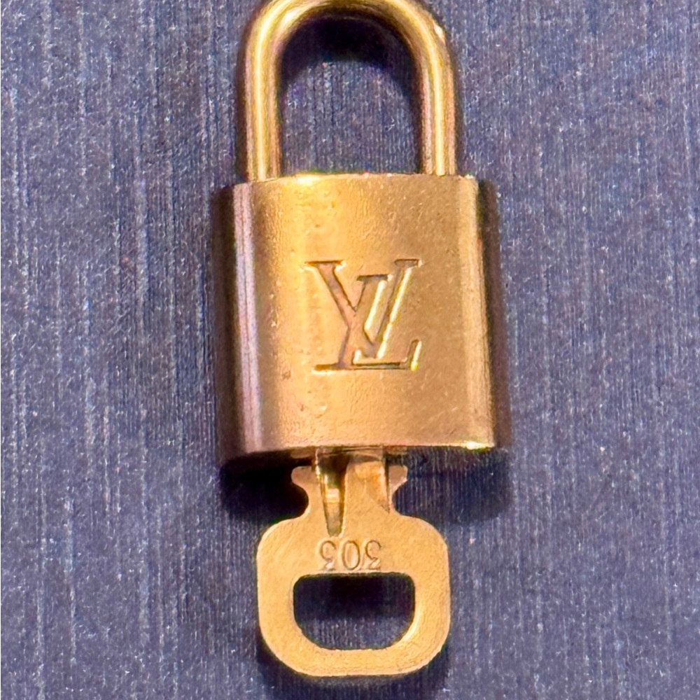 Louis Vuitton Lock & Key‎ #303